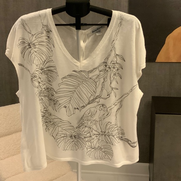 Tommy Bahama Tops - Tommy Bahama White V-Neck linen blend top with Botanical Design XL